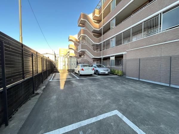 日神パレステージ川越南大塚 敷地内駐車場