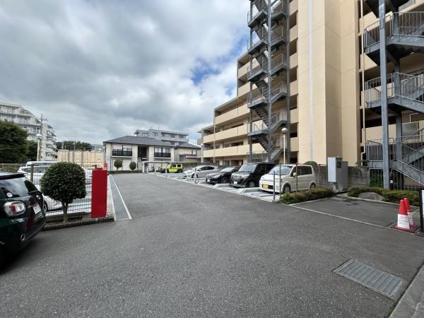 コンフォート若葉ポルカ 敷地内駐車場