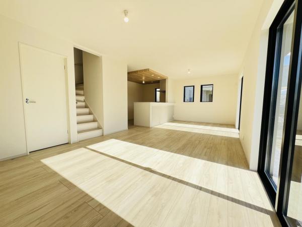 横浜市瀬谷区南瀬谷１丁目 戸建 リビング