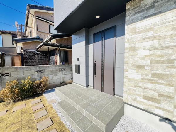 横浜市瀬谷区南瀬谷１丁目 戸建 玄関