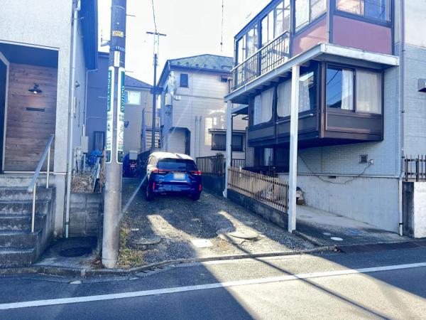 町田市小川２丁目 中古戸建 前面道路含む現地写真