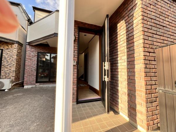 綾瀬市上土棚南２丁目 中古戸建 玄関