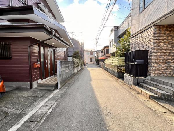 綾瀬市上土棚南２丁目 中古戸建 前面道路含む現地写真