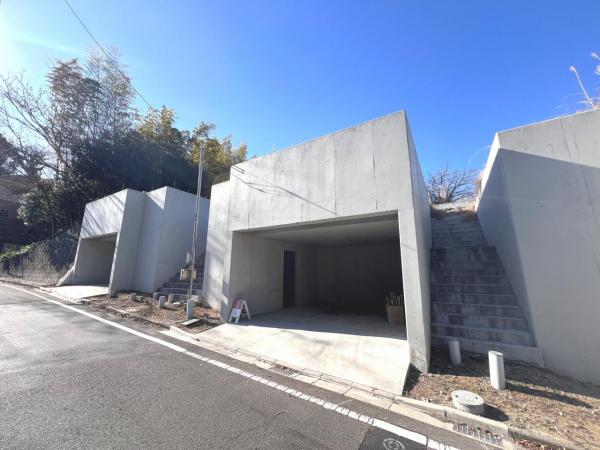 町田市上小山田町 戸建 前面道路含む現地写真