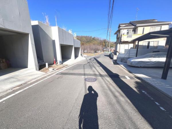 町田市上小山田町 戸建 前面道路含む現地写真