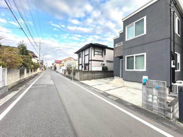春日部市中央８丁目 中古戸建 前面道路含む現地写真