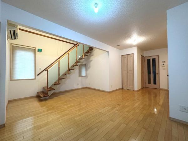 春日部市中央８丁目 中古戸建 リビング