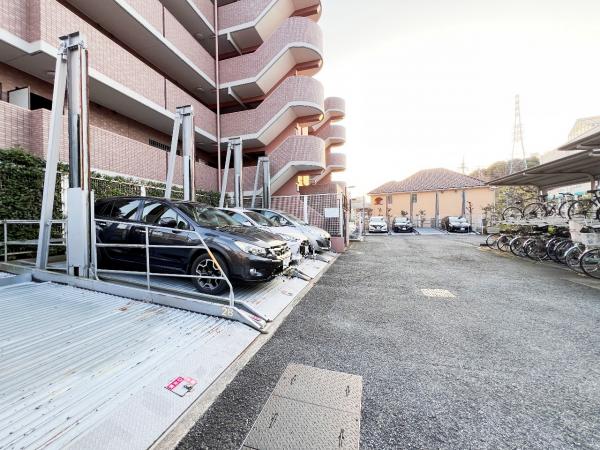 ライオンズマンション南大沢 敷地内駐車場