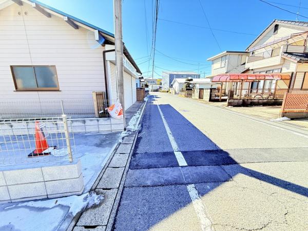 四街道市栗山1074番 前面道路含む現地写真