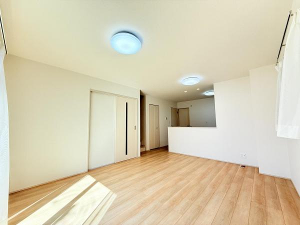 四街道市栗山1074番 リビング