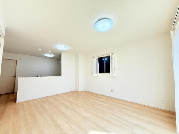 四街道市栗山1074番 リビング