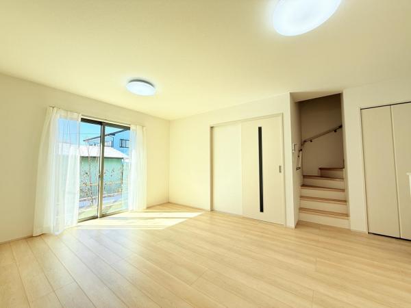 四街道市栗山1074番 リビング