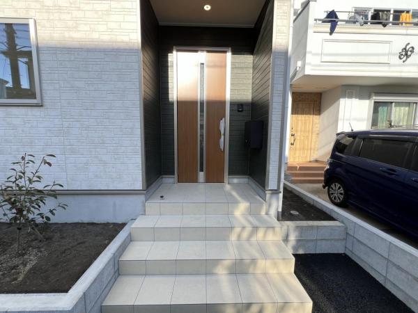 横浜市瀬谷区橋戸３丁目 戸建 玄関
