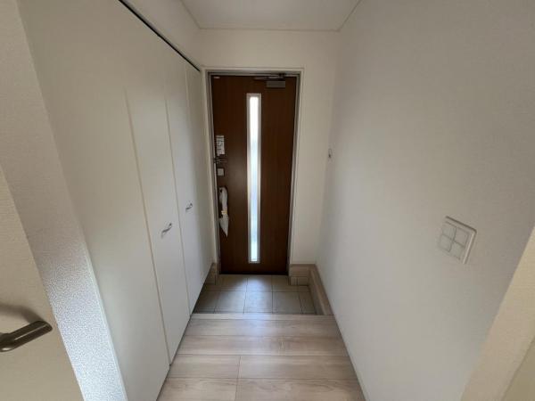 横浜市瀬谷区橋戸３丁目 戸建 玄関