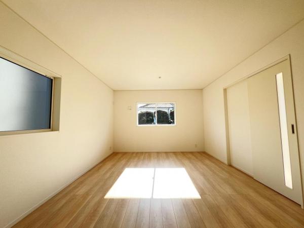 綾瀬市上土棚北４丁目 戸建 リビングダイニング