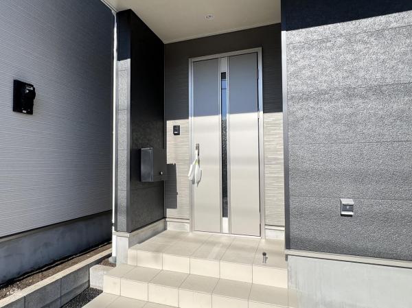 綾瀬市上土棚北４丁目 戸建 玄関