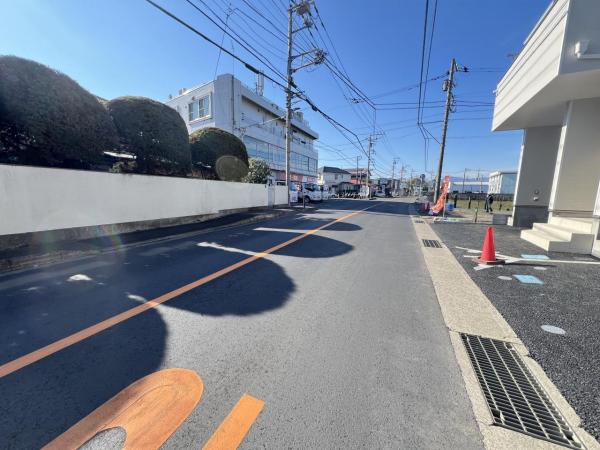 綾瀬市上土棚北４丁目 戸建 前面道路含む現地写真