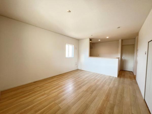 綾瀬市上土棚北４丁目 戸建 リビングダイニング