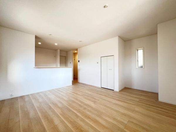 綾瀬市上土棚北４丁目 戸建 リビング