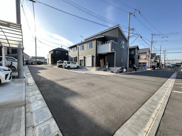 川越市大袋新田 中古戸建 前面道路含む現地写真
