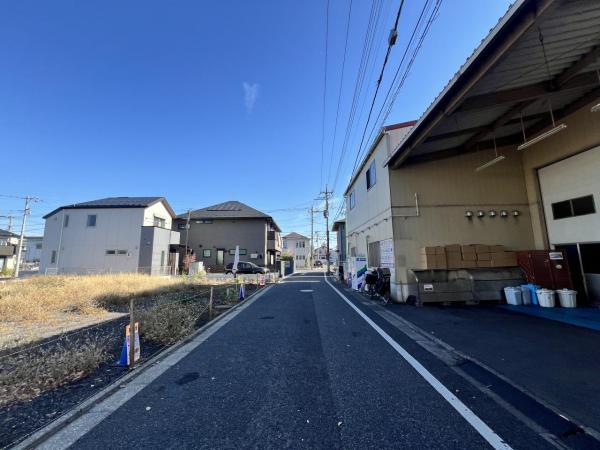 練馬区高松６丁目 土地 前面道路含む現地写真