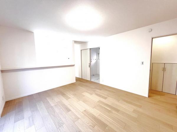 相模原市南区下溝 中古戸建 リビングダイニング