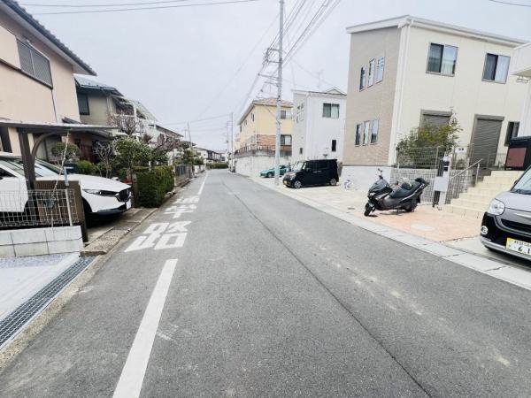 流山市松ヶ丘12期 前面道路含む現地写真
