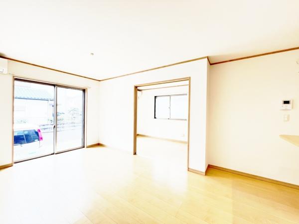 相模原市南区北里１丁目 中古戸建 リビング