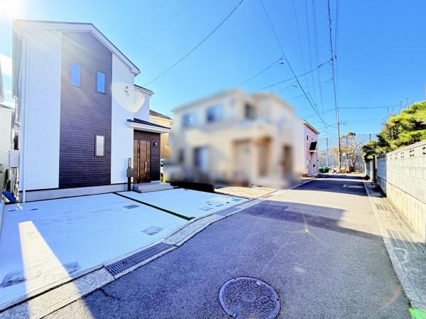 横須賀市浜見台２丁目 戸建 前面道路含む現地写真