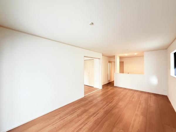 横須賀市浜見台２丁目 戸建 リビングダイニング