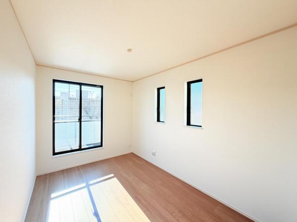 横須賀市浜見台２丁目 戸建 洋室