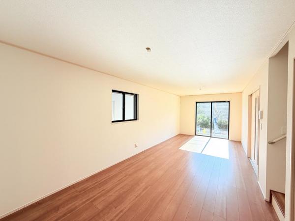 横須賀市浜見台２丁目 戸建 リビング