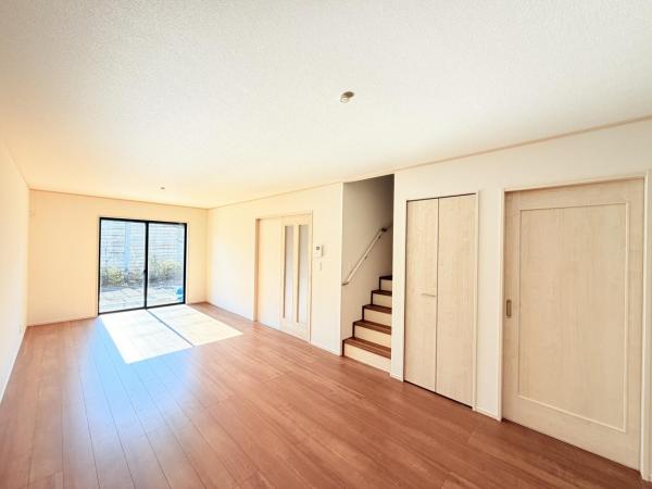 横須賀市浜見台２丁目 戸建 リビングダイニング