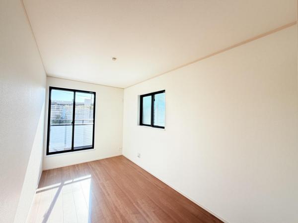 横須賀市浜見台２丁目 戸建 洋室