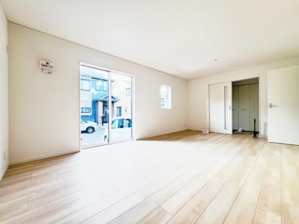 平塚市田村１丁目 戸建 リビングダイニング