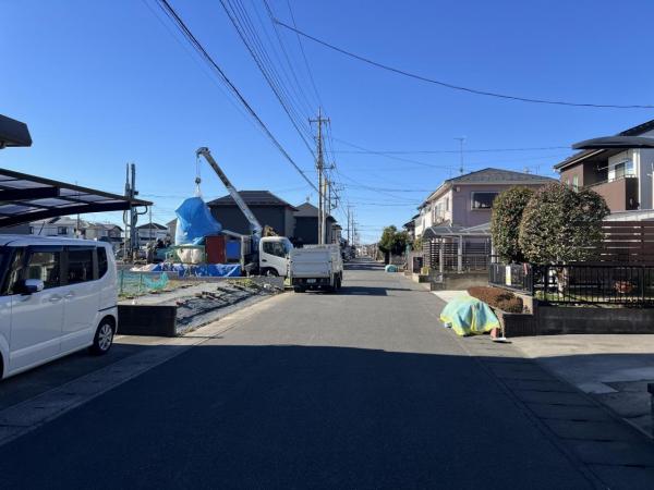 久喜市青毛３丁目 戸建 前面道路含む現地写真