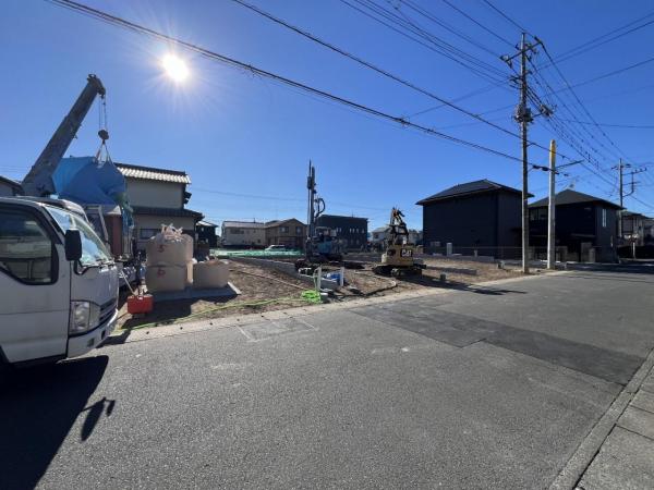 久喜市青毛３丁目 戸建 前面道路含む現地写真