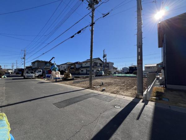 久喜市青毛３丁目 戸建 前面道路含む現地写真