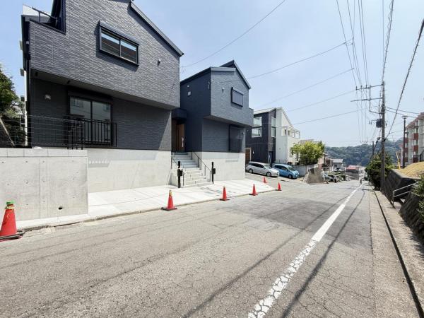 横須賀市浦上台２丁目 戸建 前面道路含む現地写真