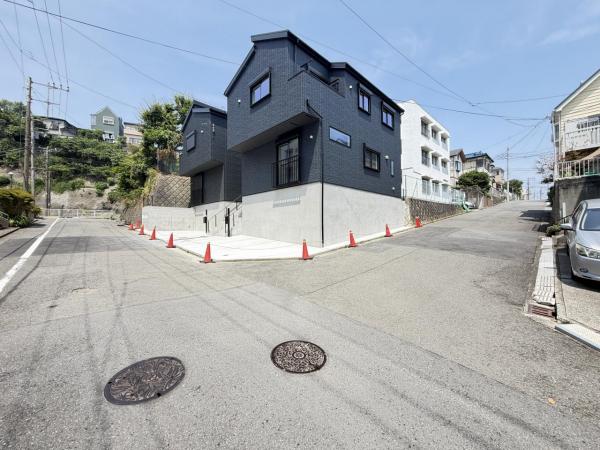 横須賀市浦上台２丁目 戸建 前面道路含む現地写真