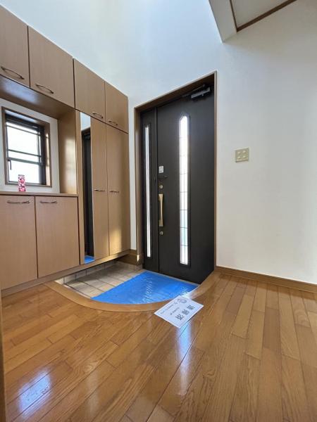 川越市上戸新町 中古戸建 玄関