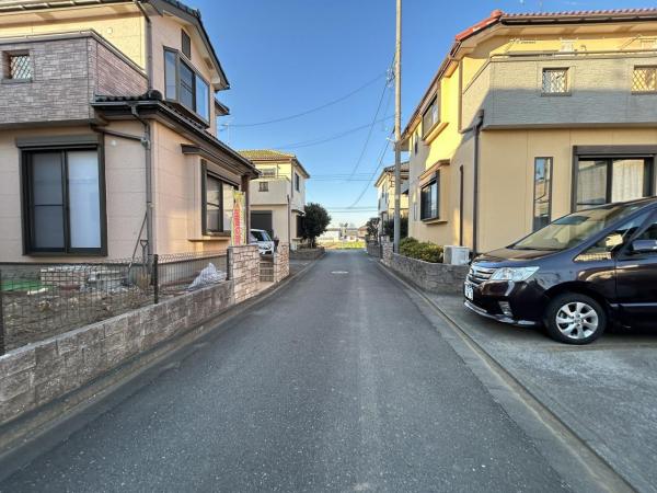 川越市上戸新町 中古戸建 前面道路含む現地写真