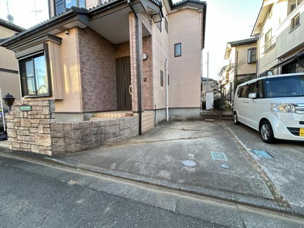 川越市上戸新町 中古戸建 駐車場