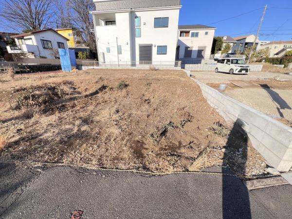 綾瀬市寺尾本町３丁目 土地 前面道路含む現地写真