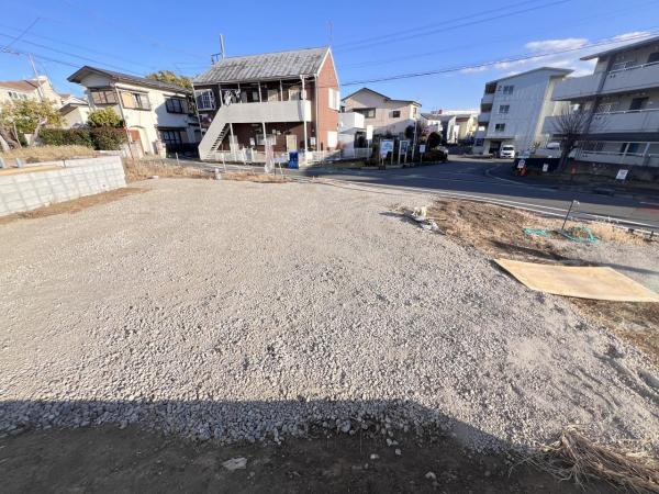 綾瀬市寺尾本町３丁目 土地 前面道路含む現地写真
