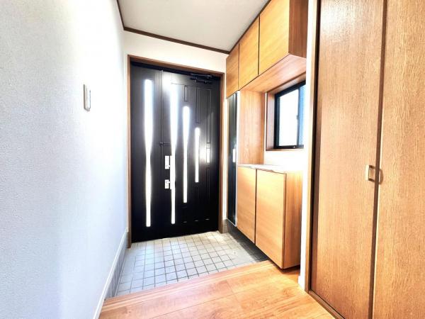 秦野市曽屋 中古戸建 玄関