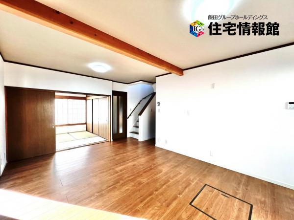 秦野市曽屋 中古戸建 リビングダイニング