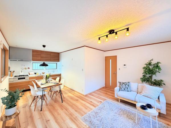 横須賀市浜見台２丁目 中古戸建 リビングダイニング