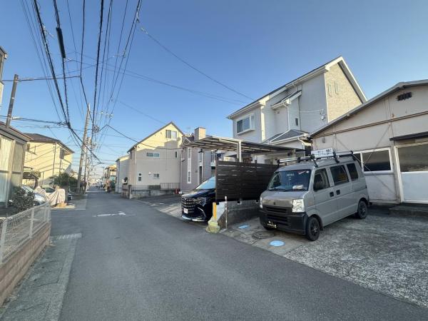 平塚市横内 中古戸建 前面道路含む現地写真