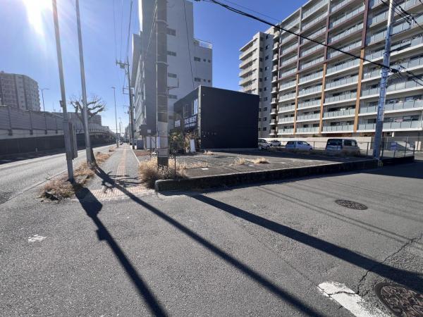 厚木市水引２丁目 土地 前面道路含む現地写真